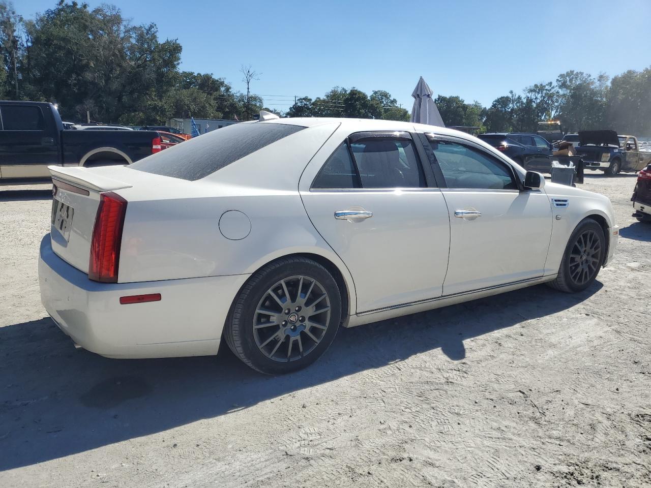 2011 CADILLAC STS