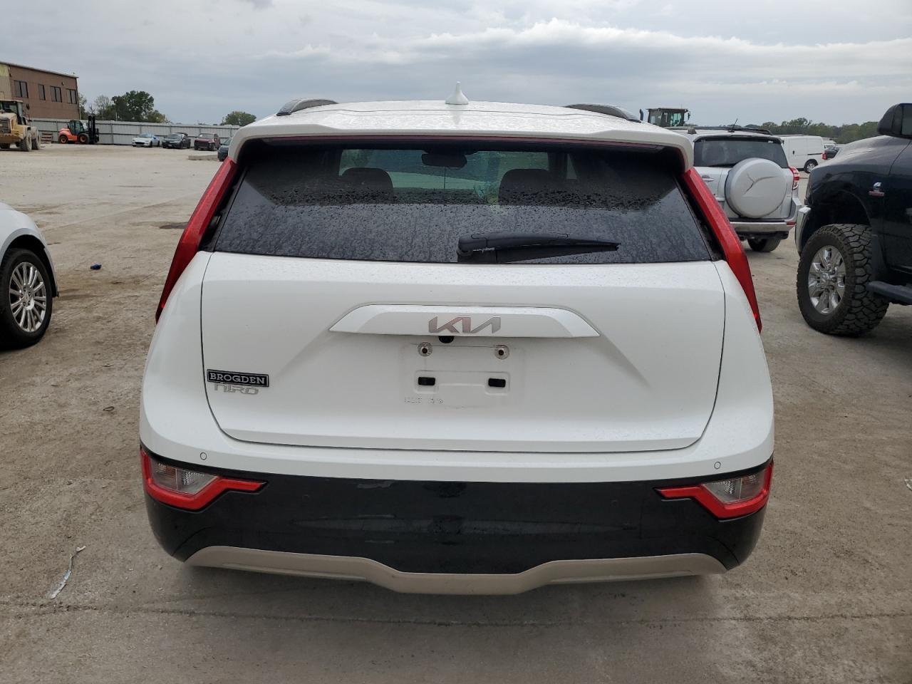 2023 KIA Niro