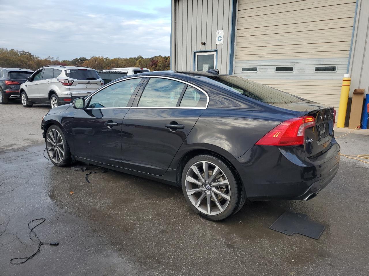 2015 VOLVO S60