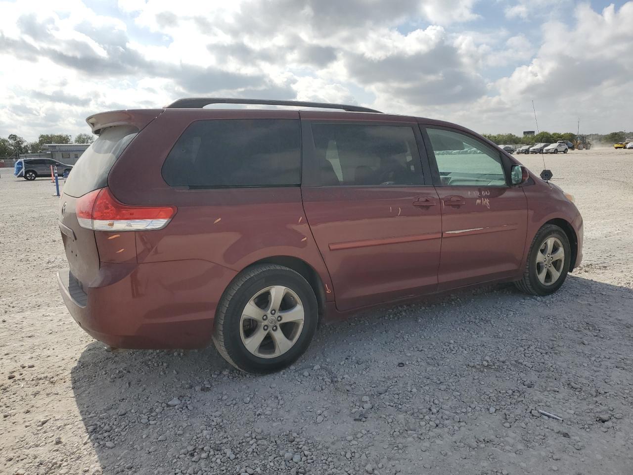 2014 TOYOTA SIENNA