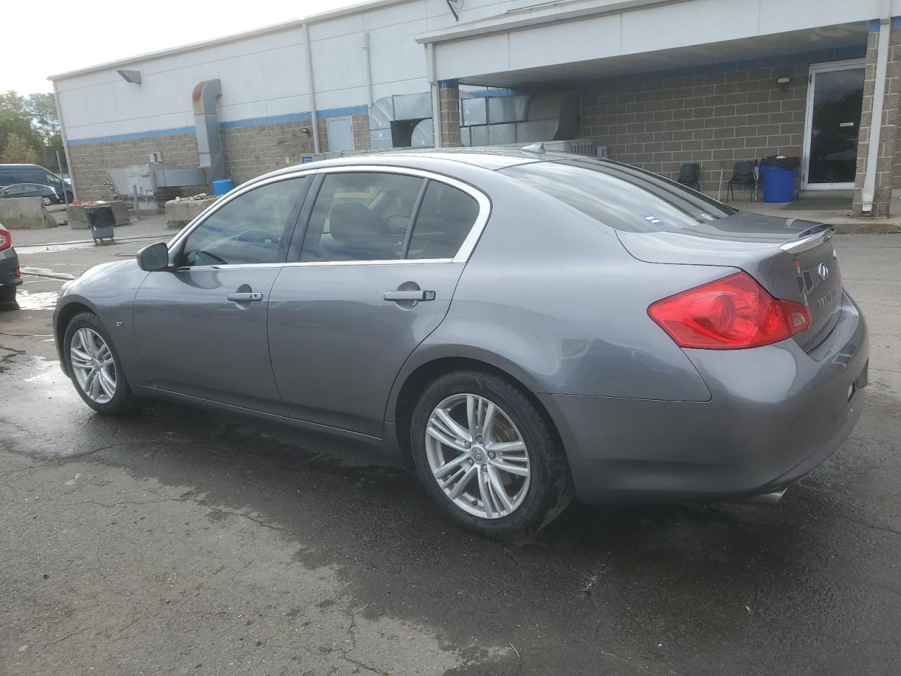 2015 INFINITI Q40