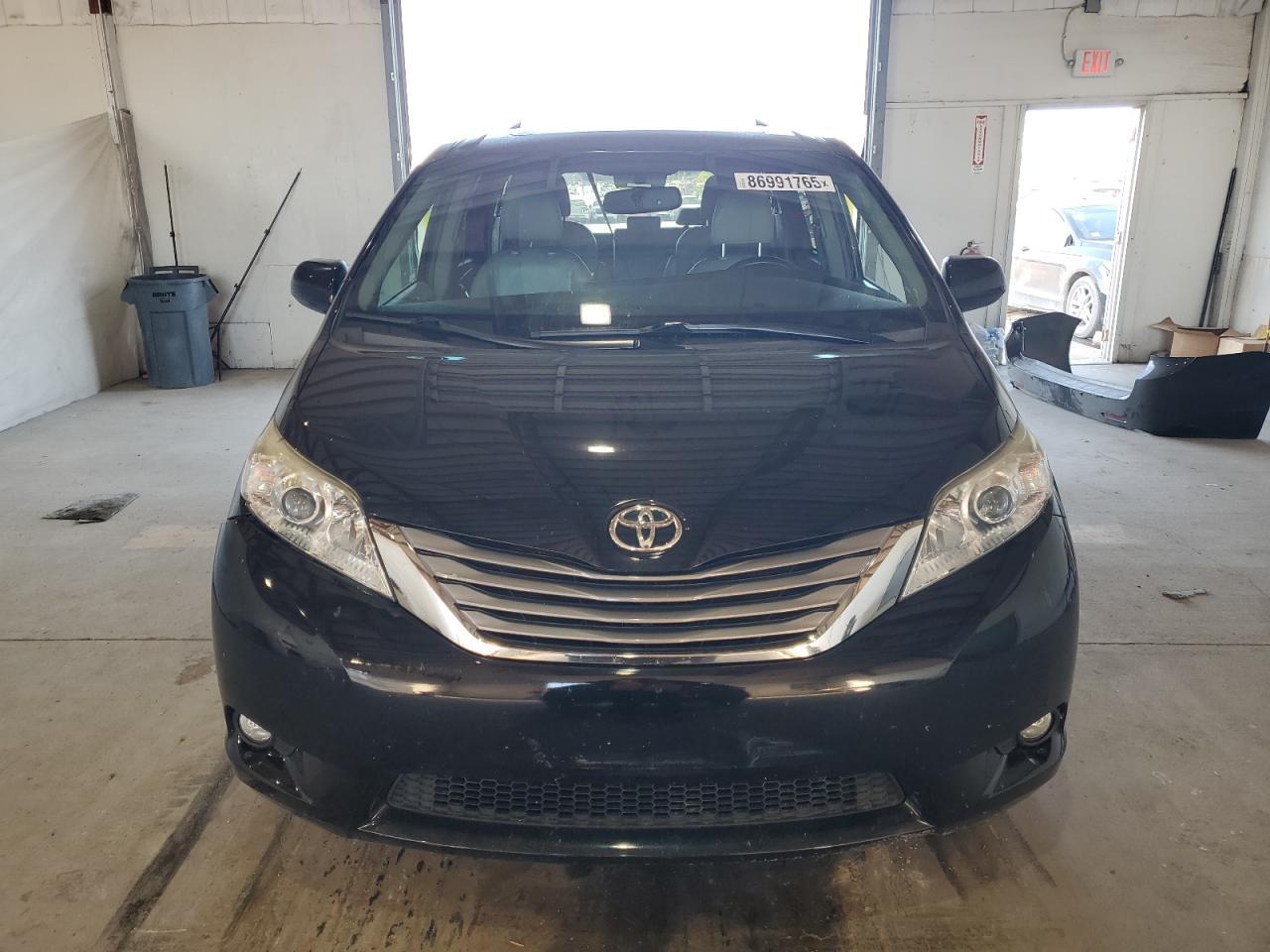 2017 TOYOTA SIENNA