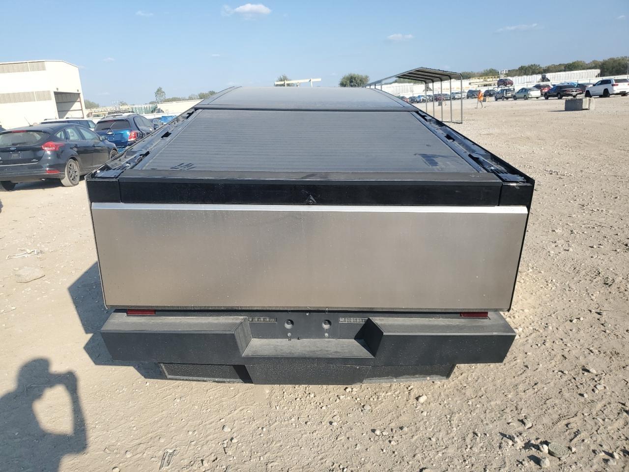 2024 TESLA Cybertruck
