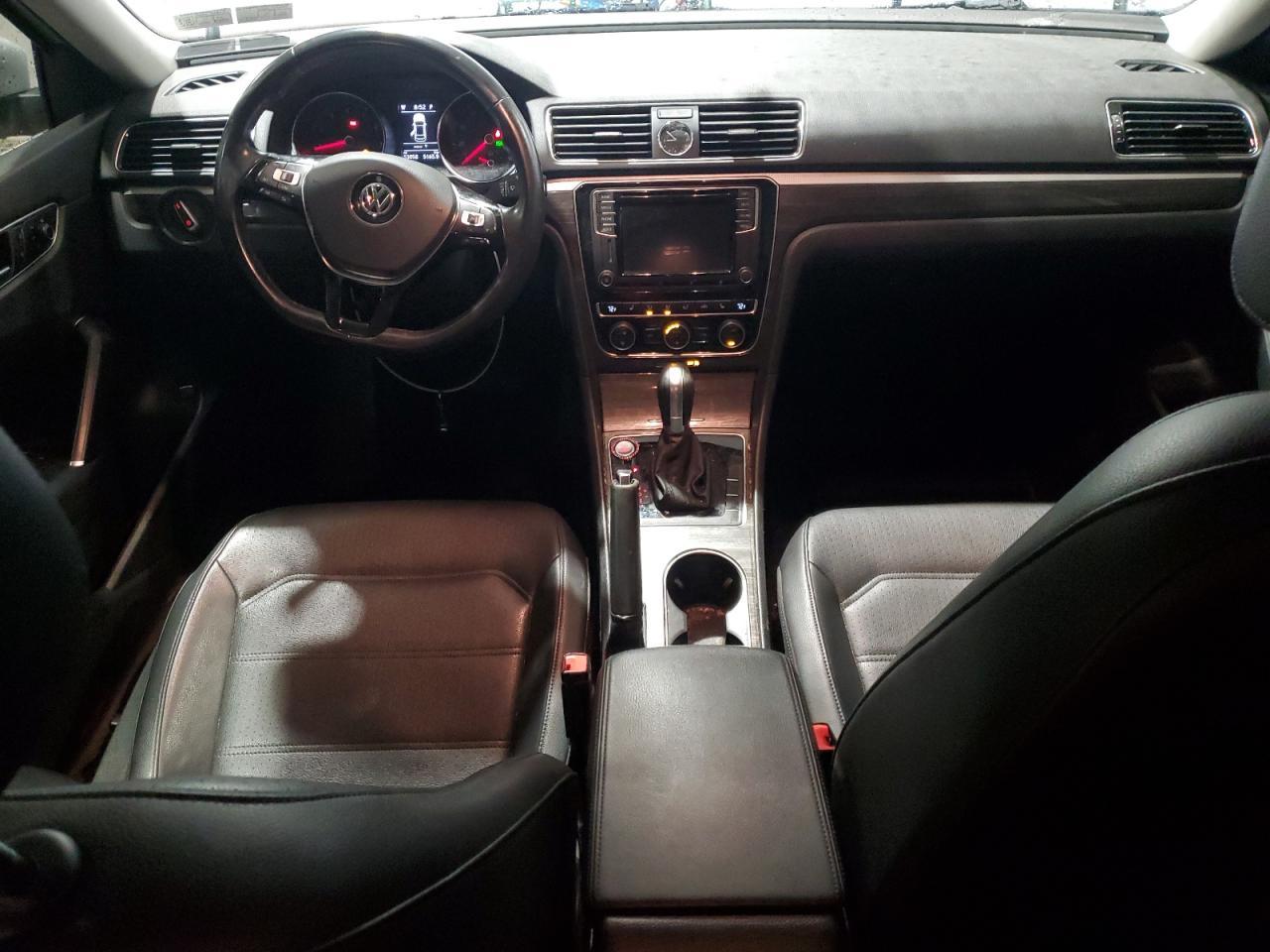 2017 VOLKSWAGEN Passat