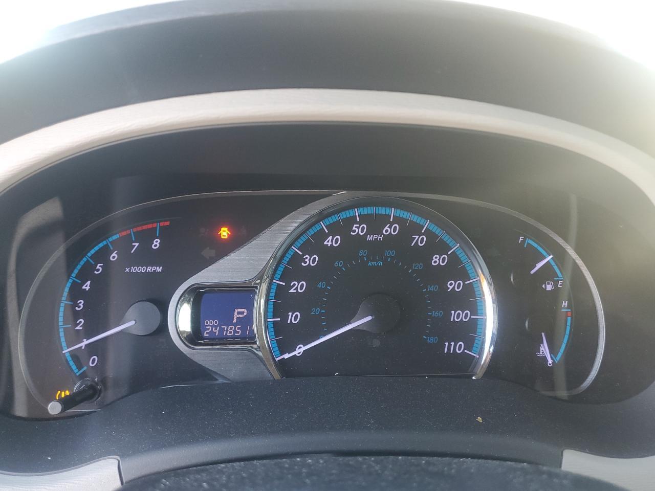 2011 TOYOTA SIENNA