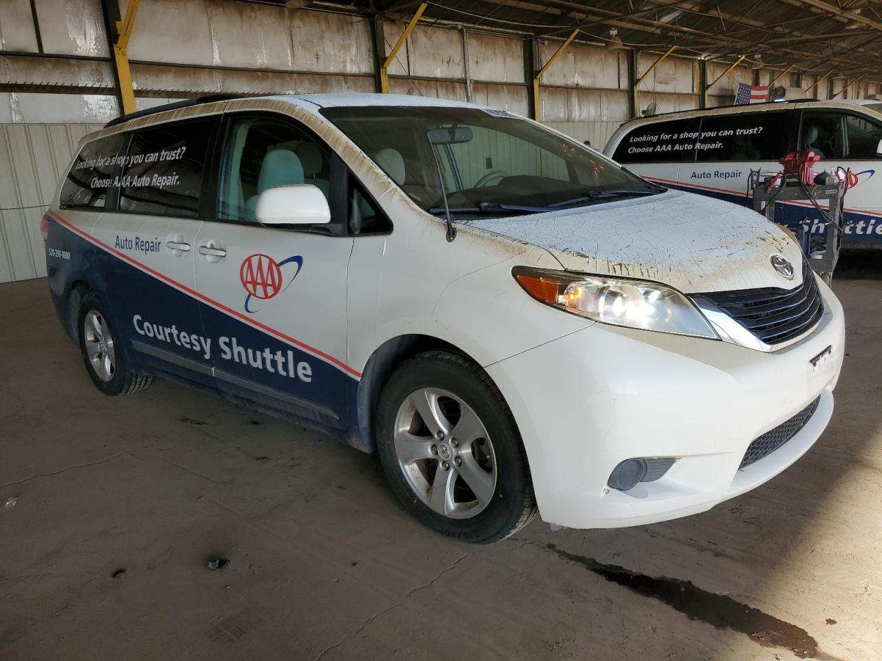 2011 TOYOTA SIENNA