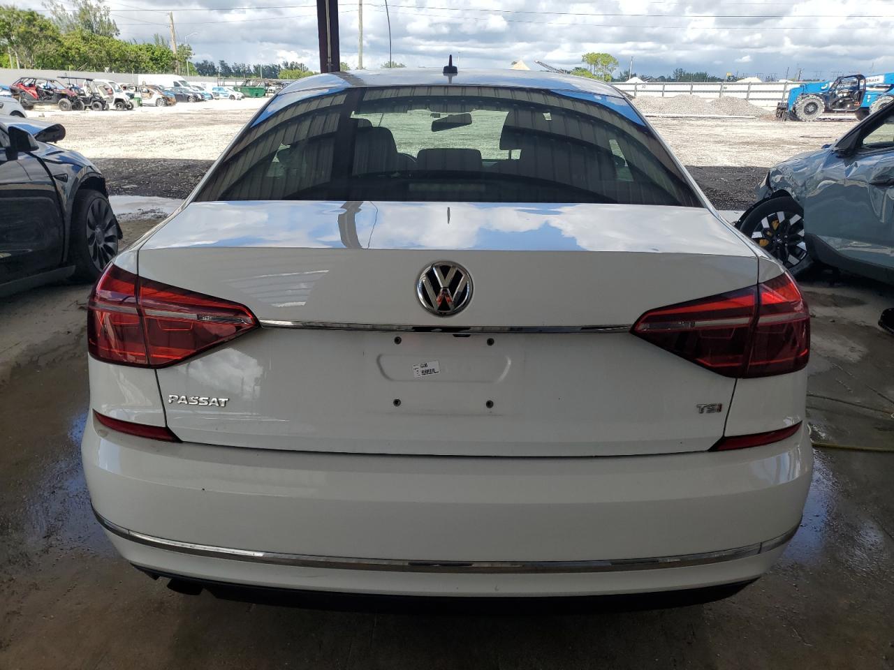 2017 VOLKSWAGEN Passat