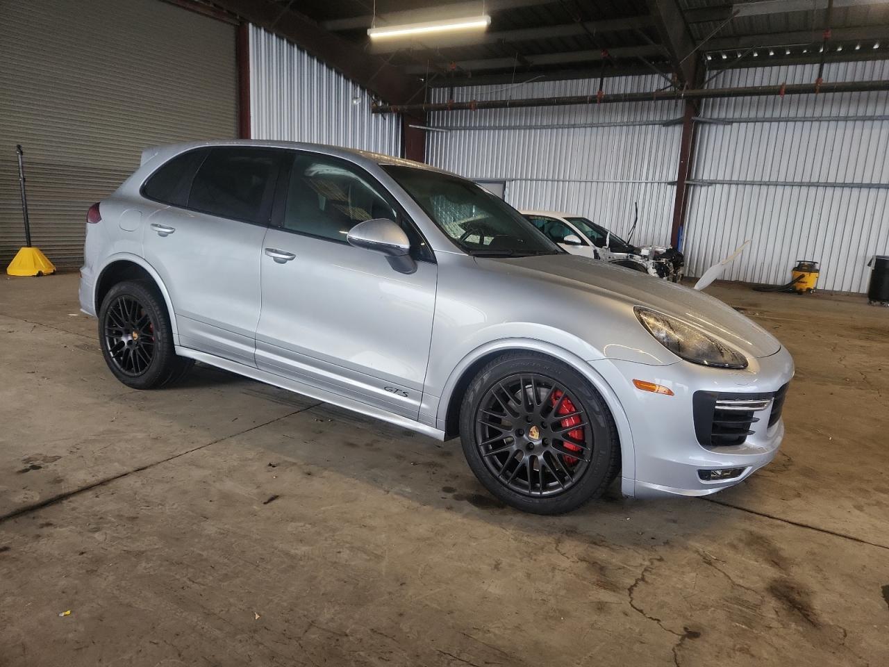 2017 PORSCHE CAYENNE