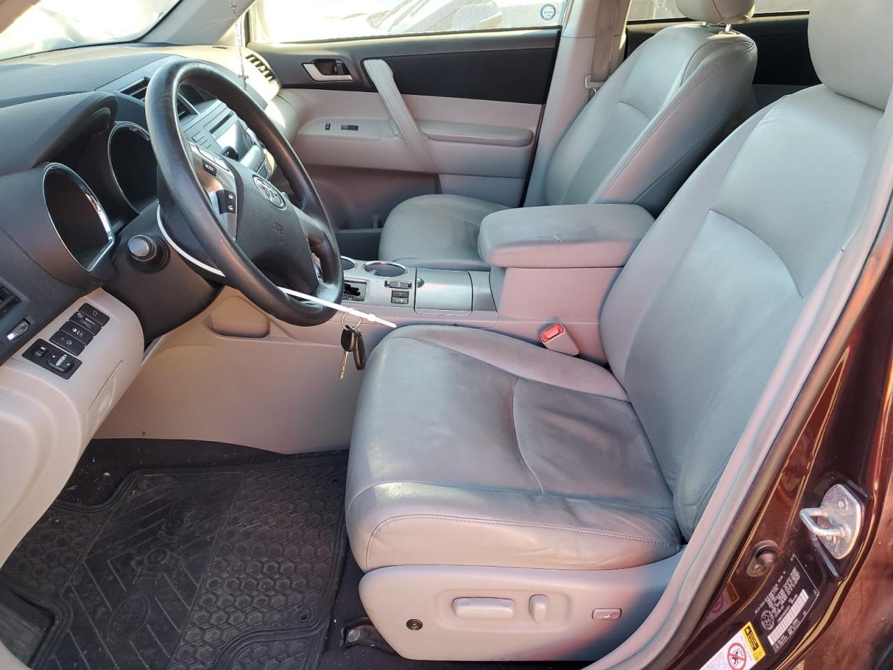 2011 TOYOTA HIGHLANDER