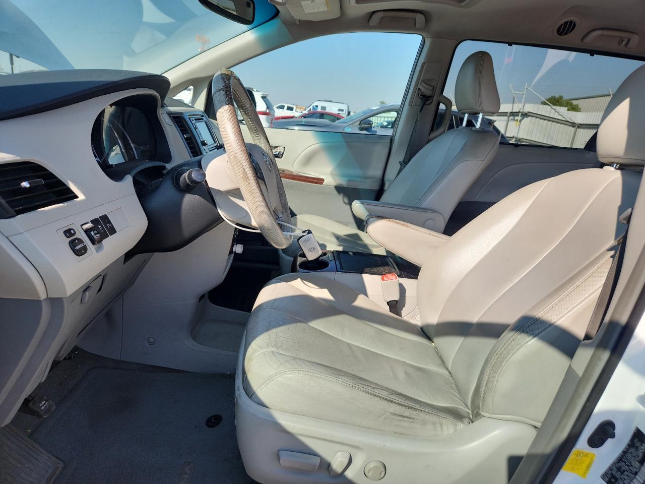 2013 TOYOTA SIENNA