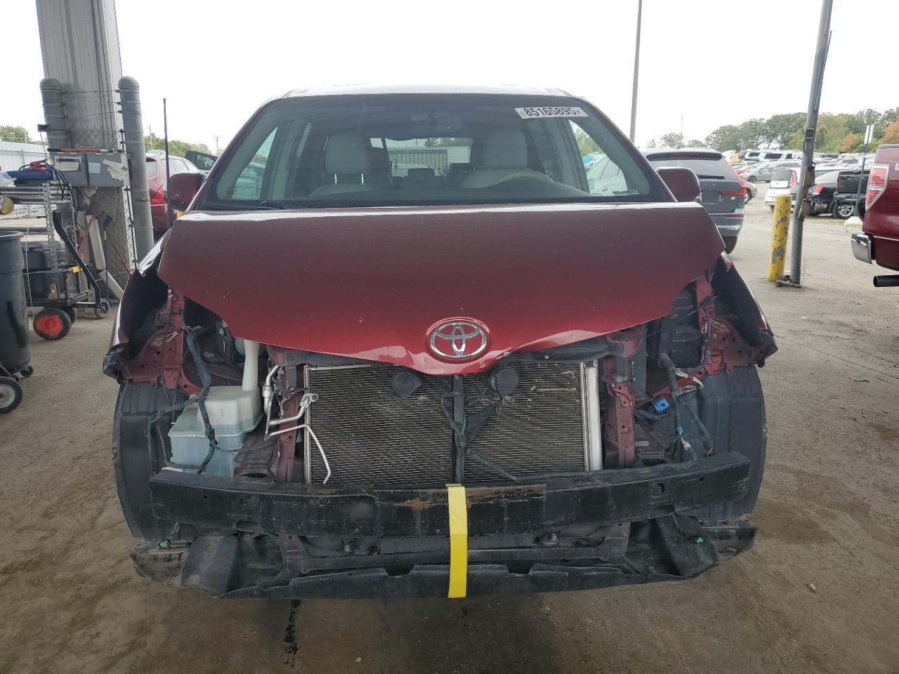 2013 TOYOTA SIENNA