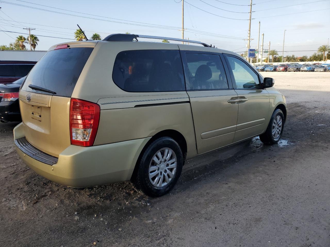 2011 KIA SEDONA