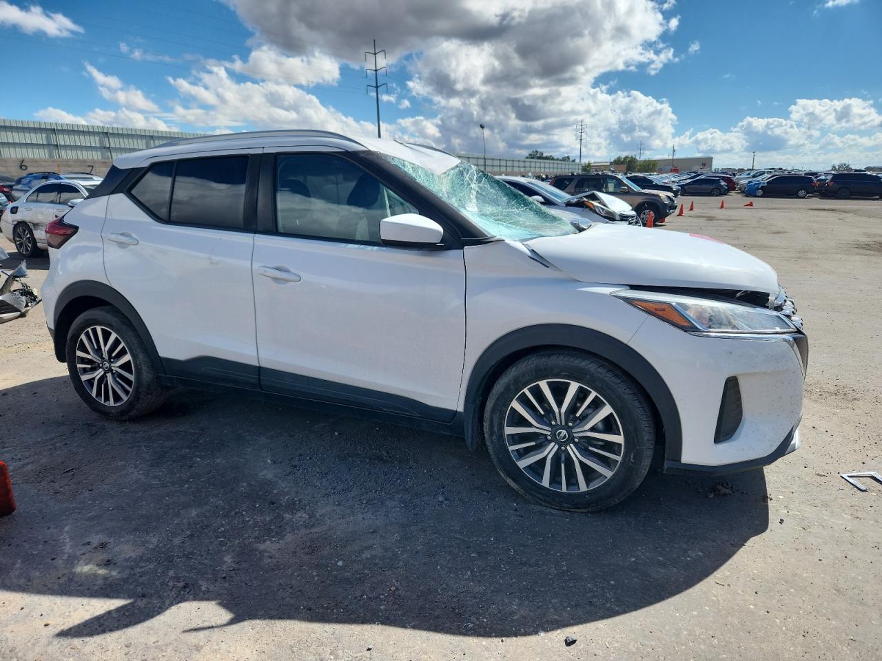 2021 NISSAN KICKS