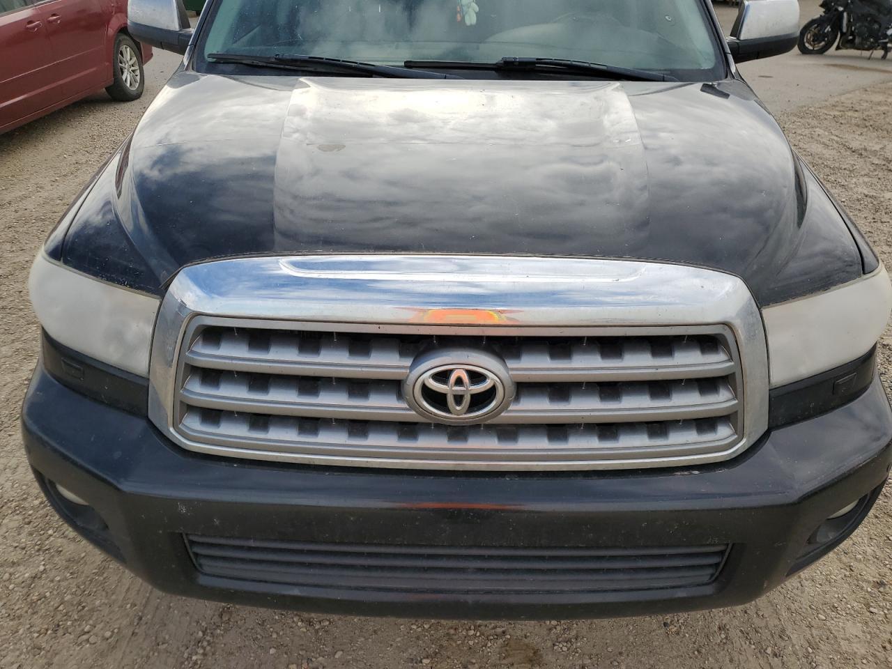 2013 TOYOTA Sequoia