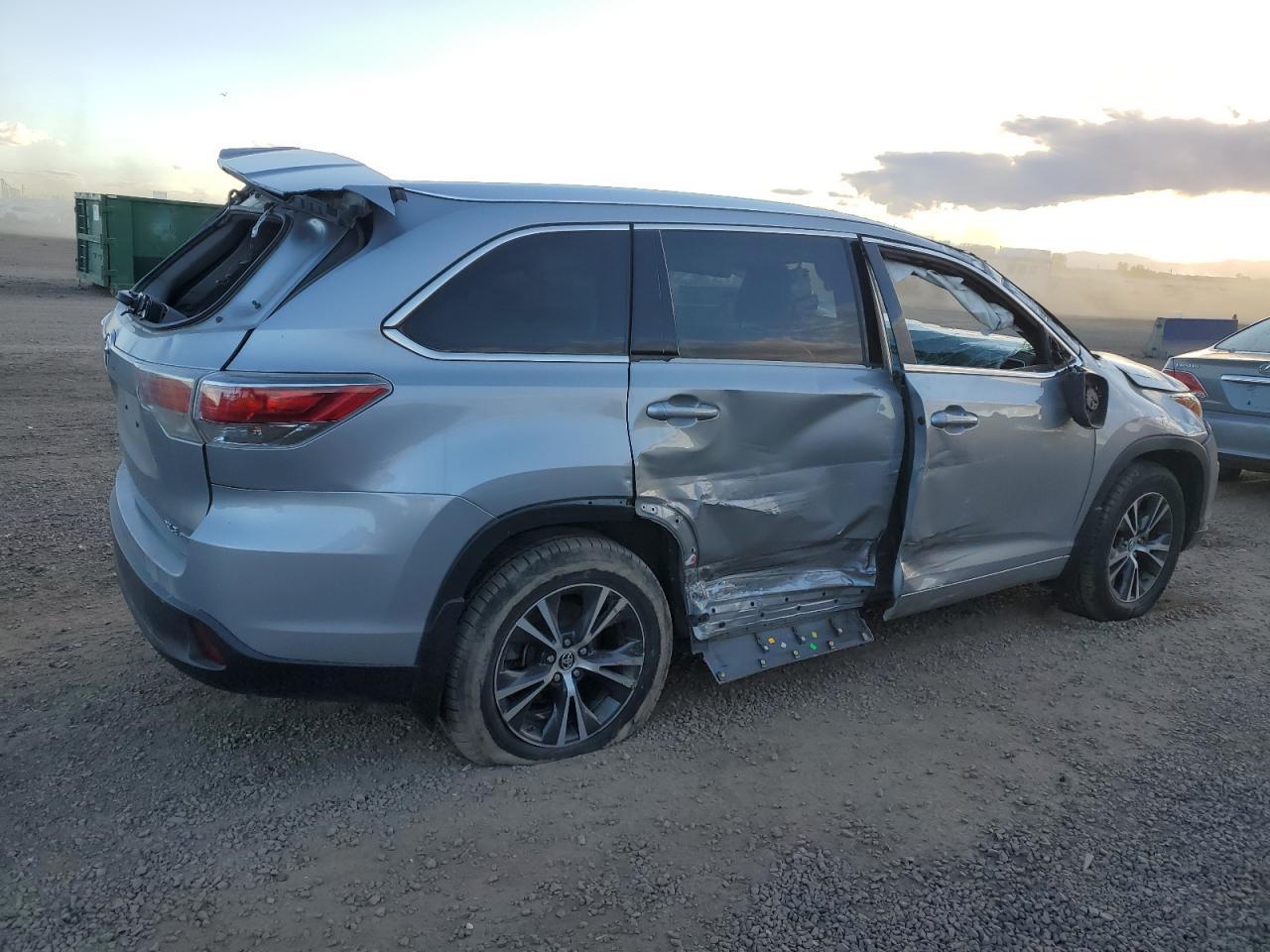 2016 TOYOTA HIGHLANDER