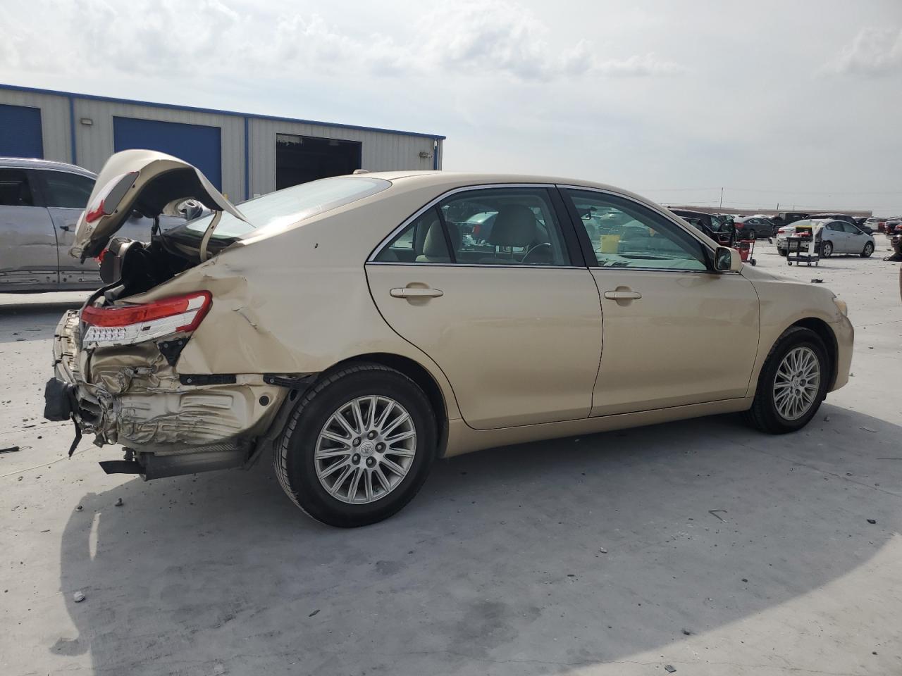 2011 TOYOTA CAMRY
