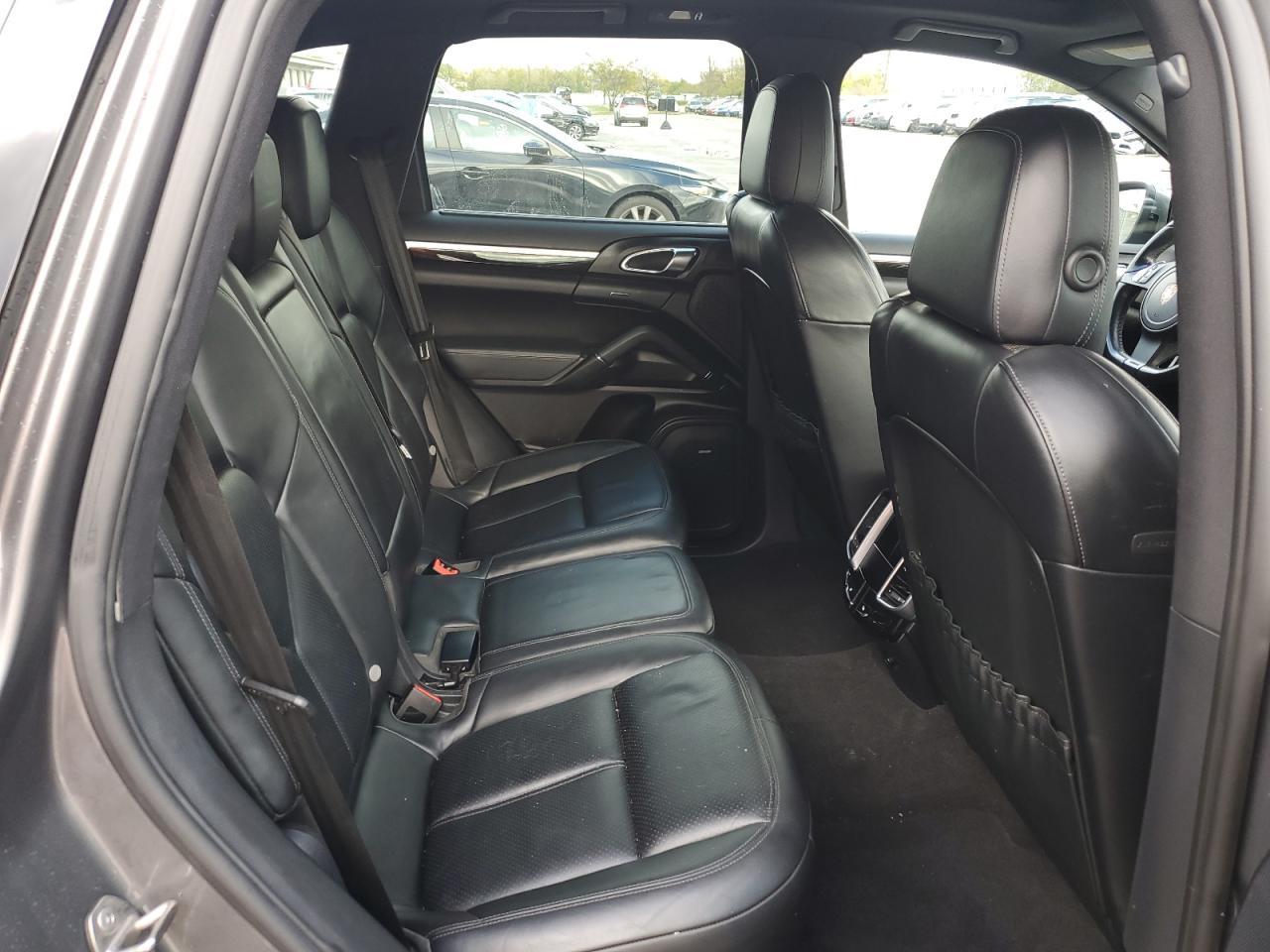 2012 PORSCHE CAYENNE