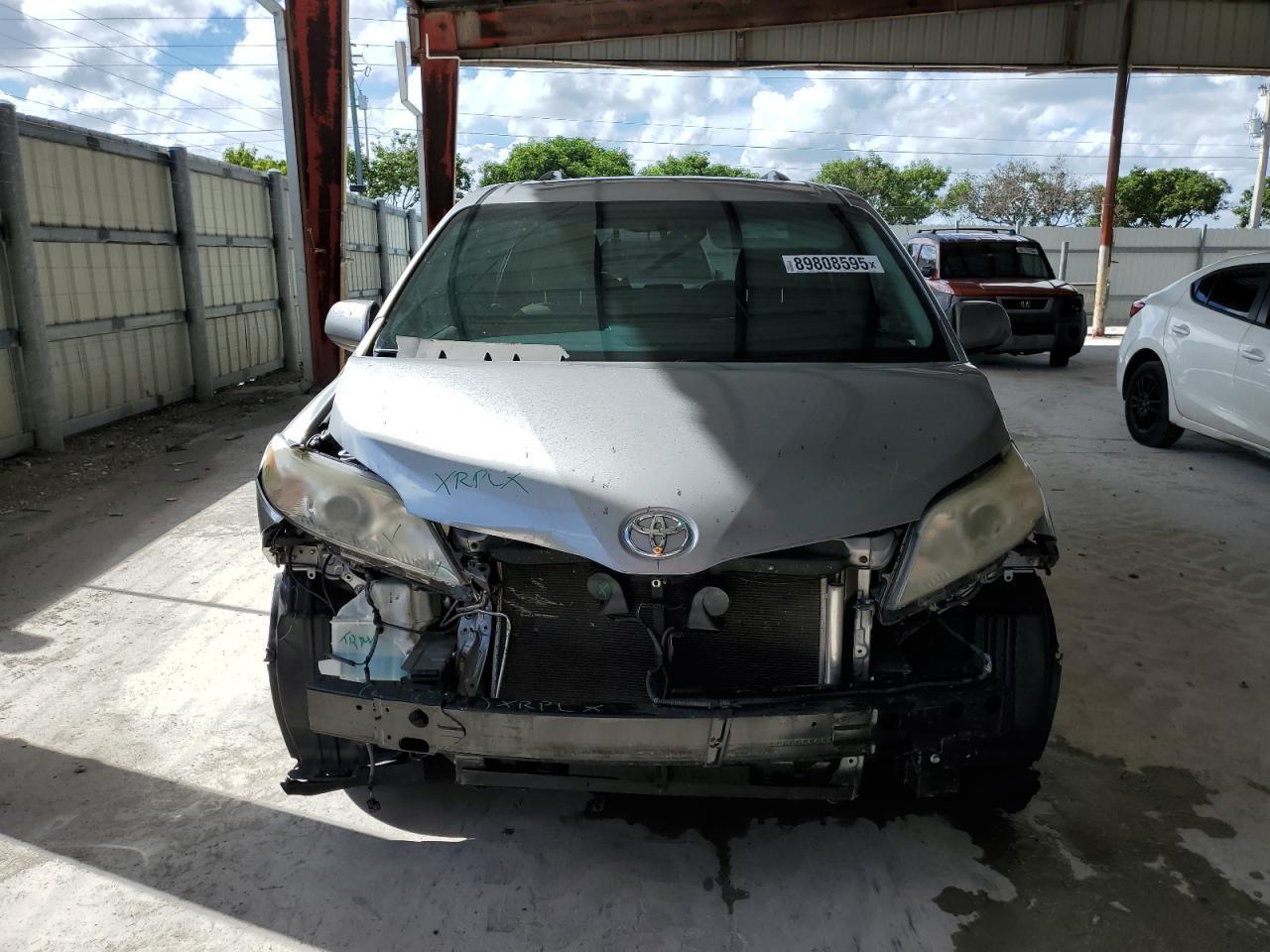 2017 TOYOTA SIENNA