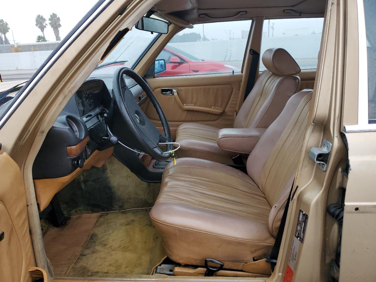1984 MERCEDES-BENZ 300