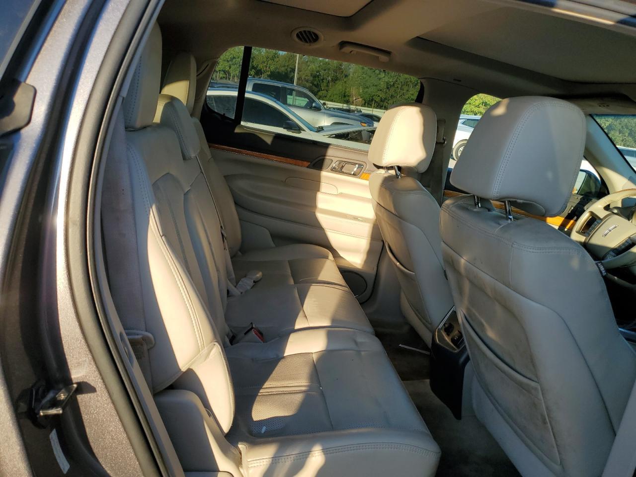 2010 LINCOLN MKT