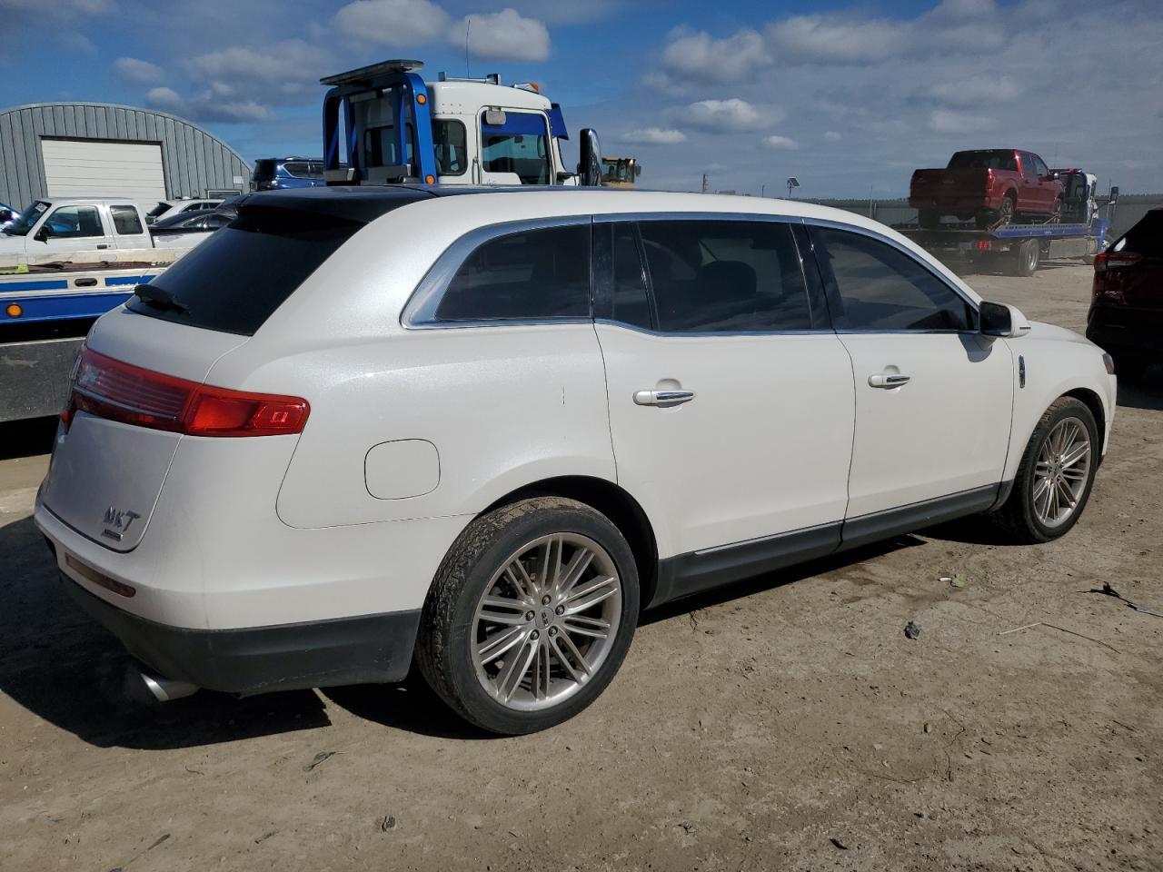2013 LINCOLN MKT