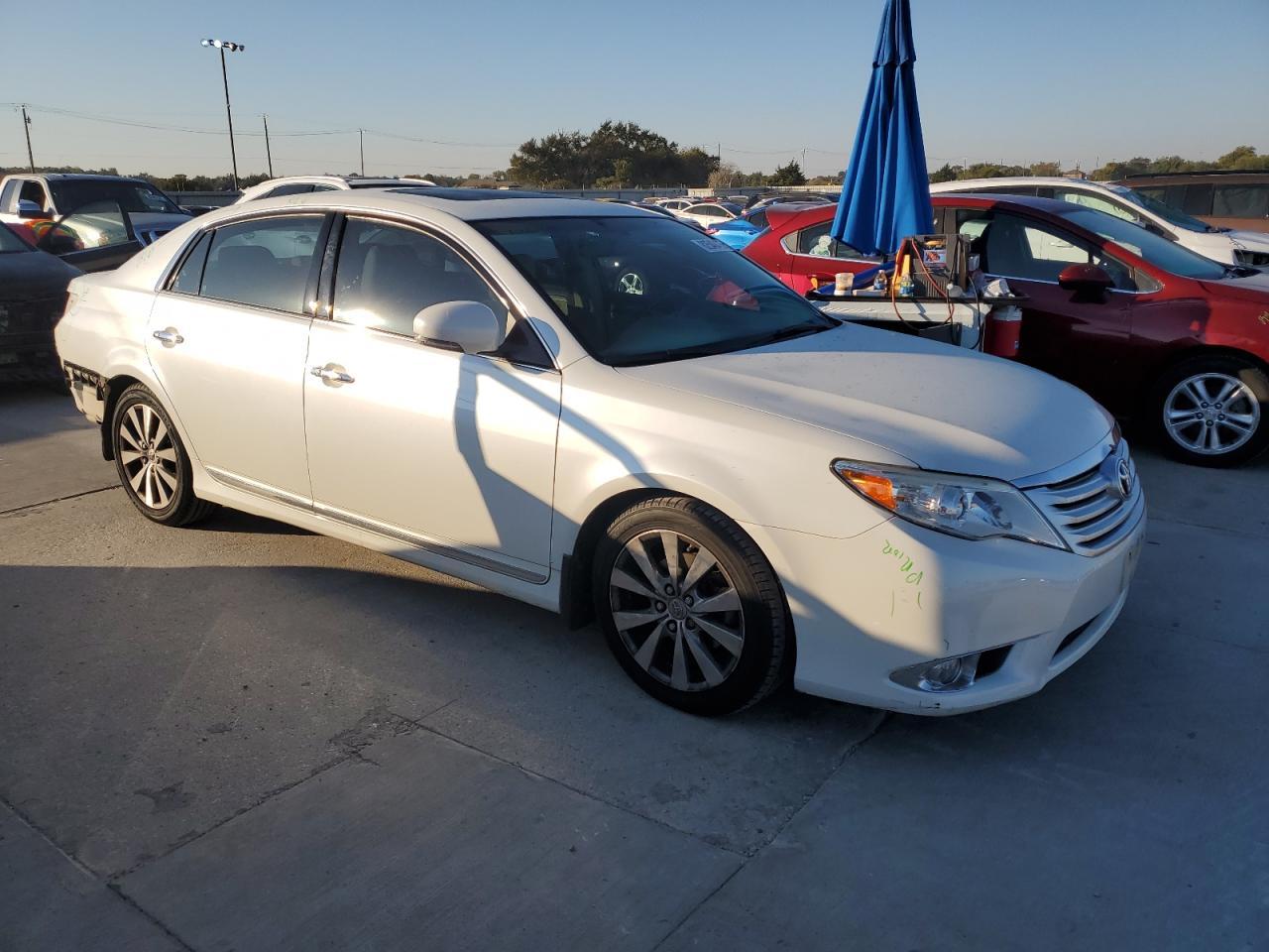 2012 TOYOTA Avalon