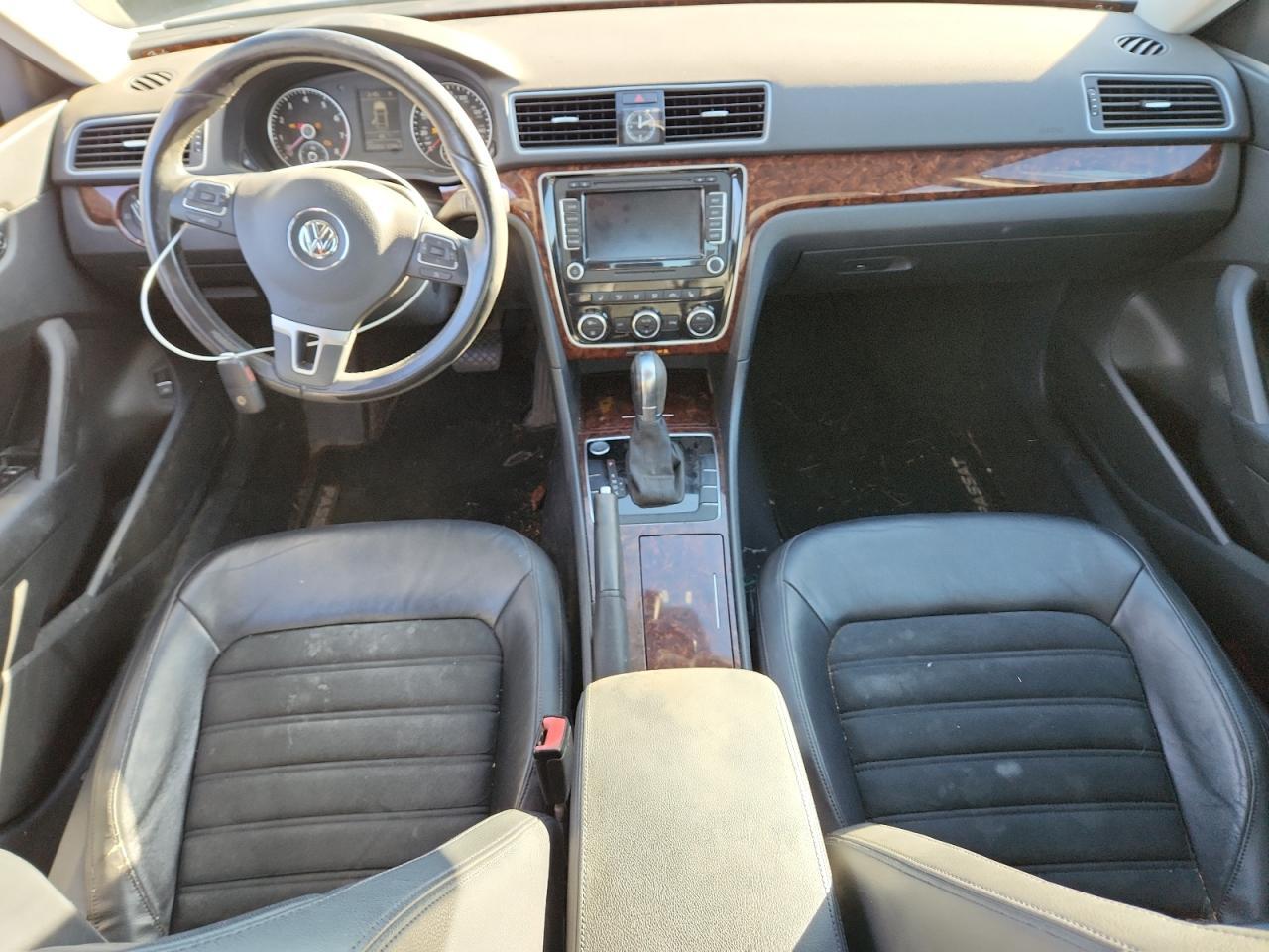 2012 VOLKSWAGEN Passat