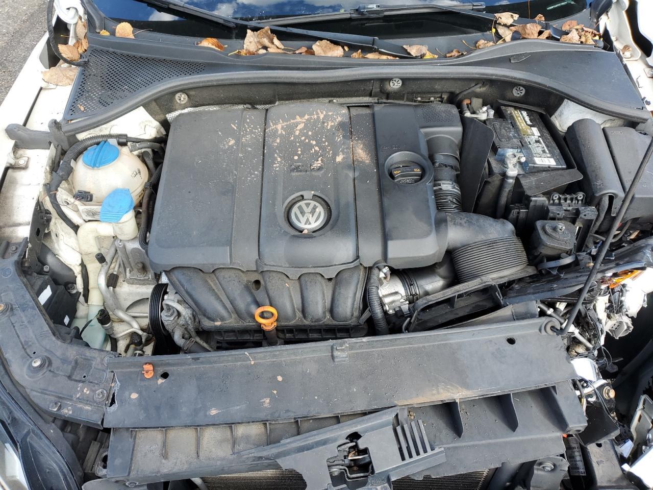 2012 VOLKSWAGEN Passat