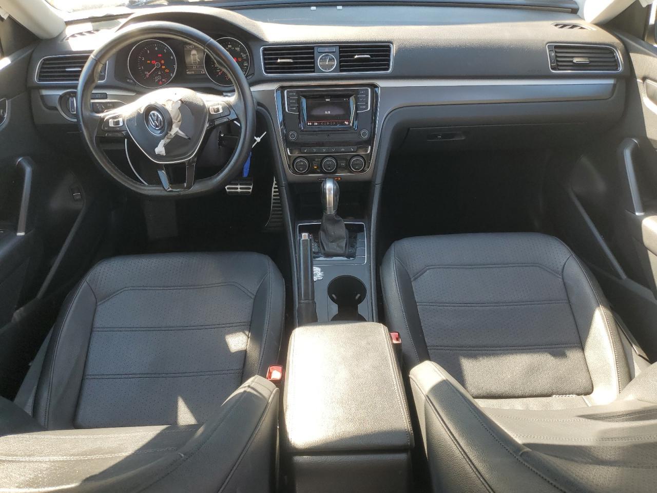 2016 VOLKSWAGEN Passat