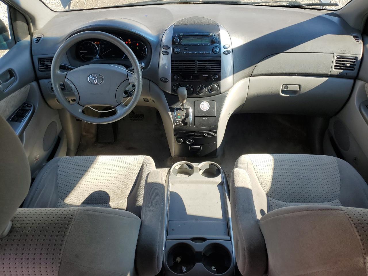2009 TOYOTA SIENNA