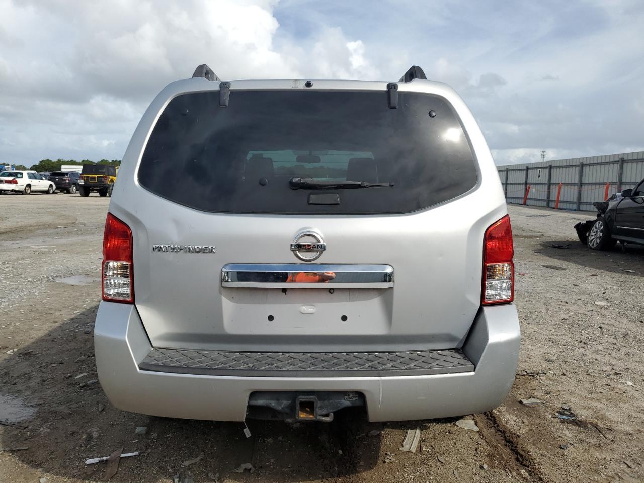 2011 NISSAN PATHFINDER