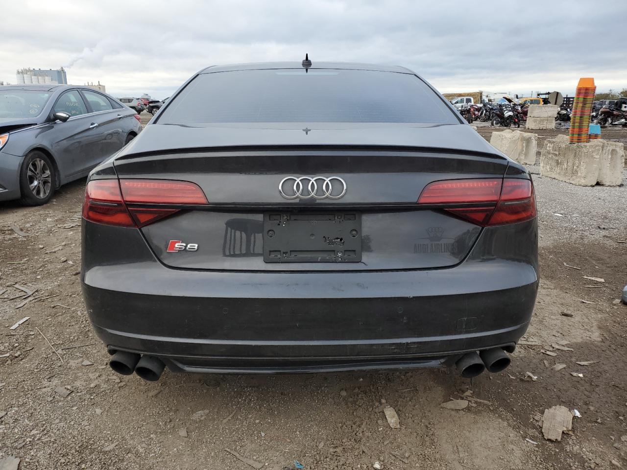2017 AUDI S8