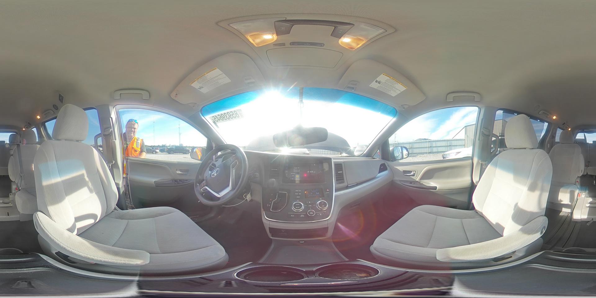 2016 TOYOTA SIENNA