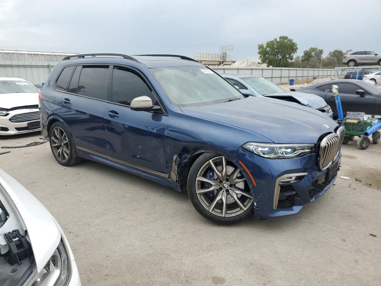 2021 BMW X7