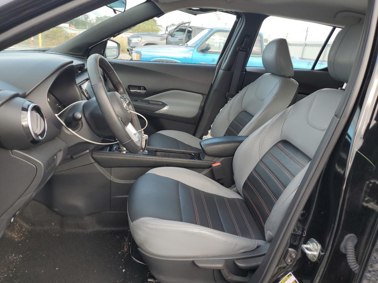 2024 NISSAN KICKS