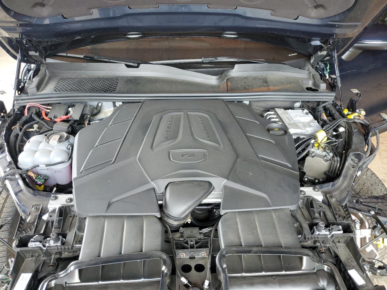 2024 PORSCHE CAYENNE