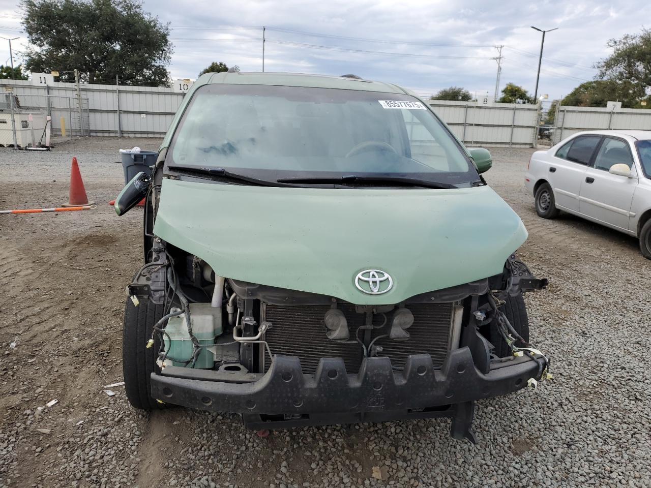 2011 TOYOTA SIENNA