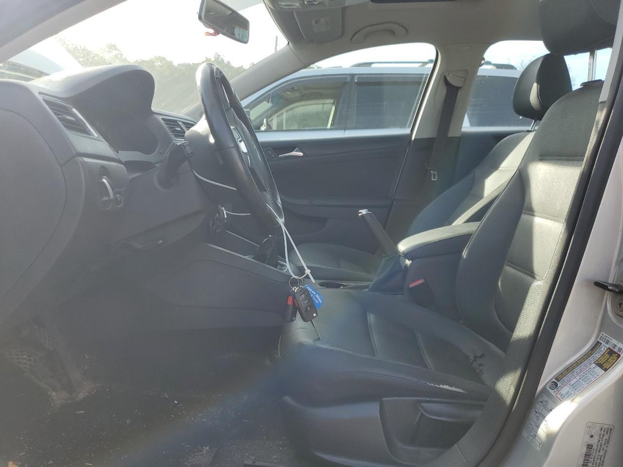 2011 VOLKSWAGEN JETTA