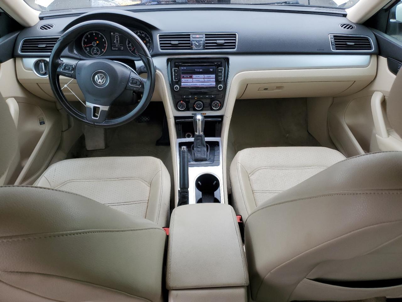 2013 VOLKSWAGEN Passat