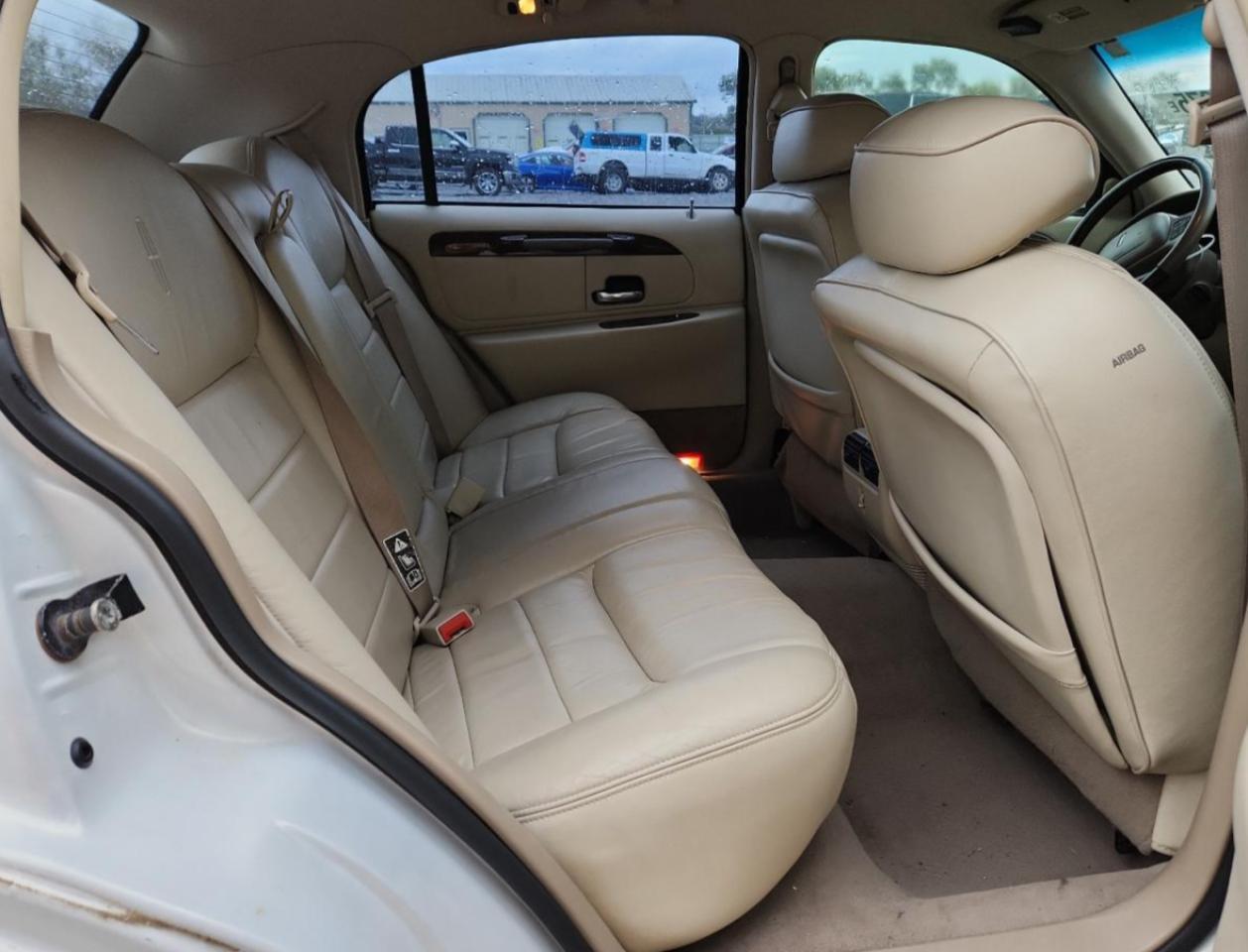 2002 LINCOLN Town Car