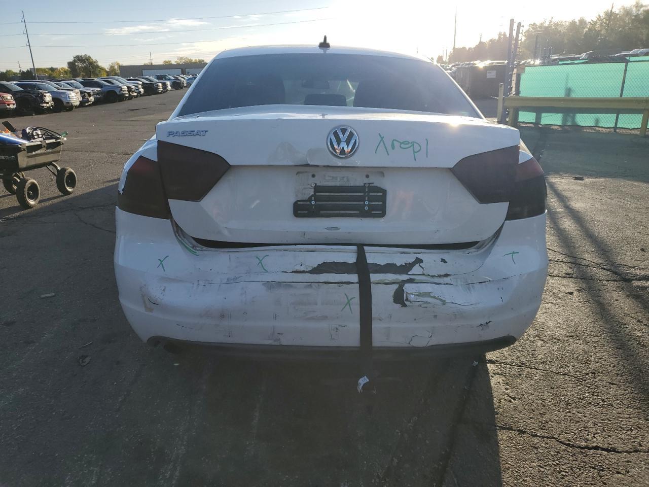 2014 VOLKSWAGEN Passat