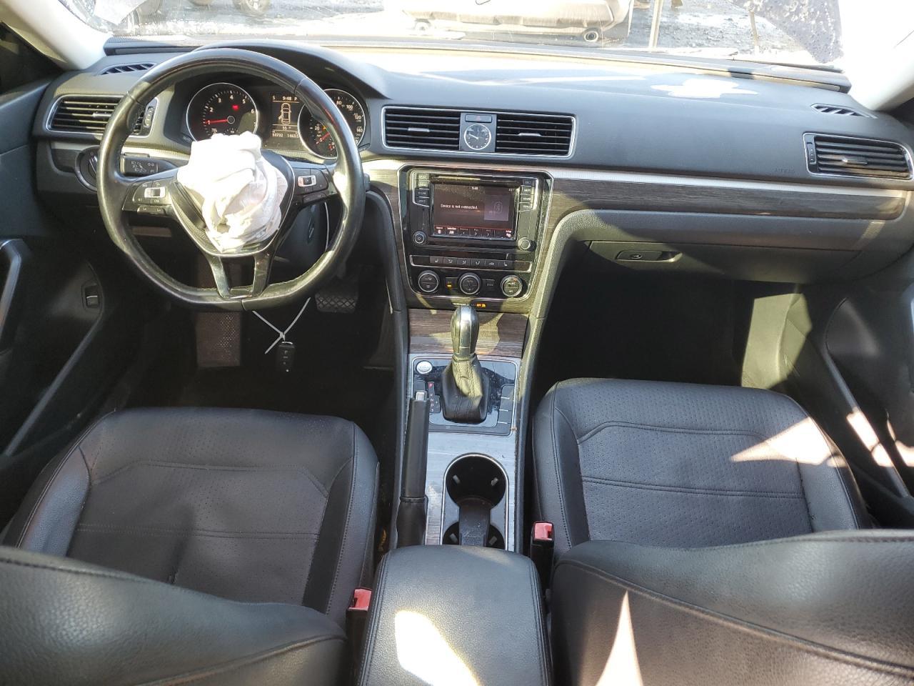 2017 VOLKSWAGEN Passat