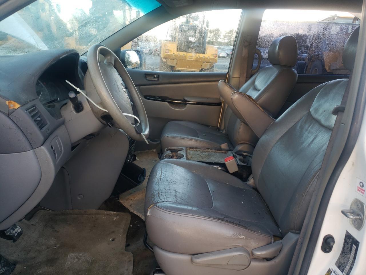 2005 TOYOTA SIENNA