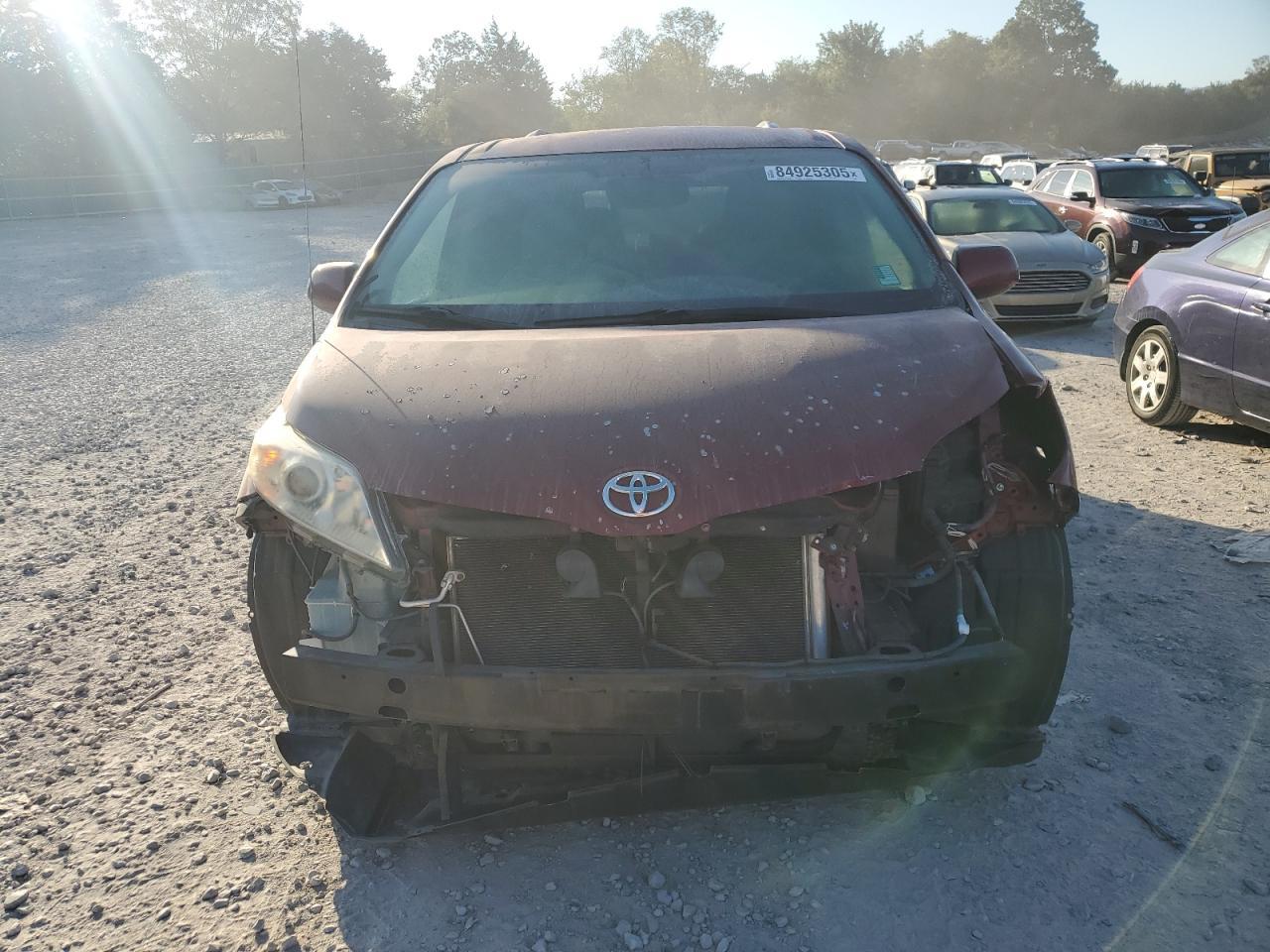 2012 TOYOTA SIENNA