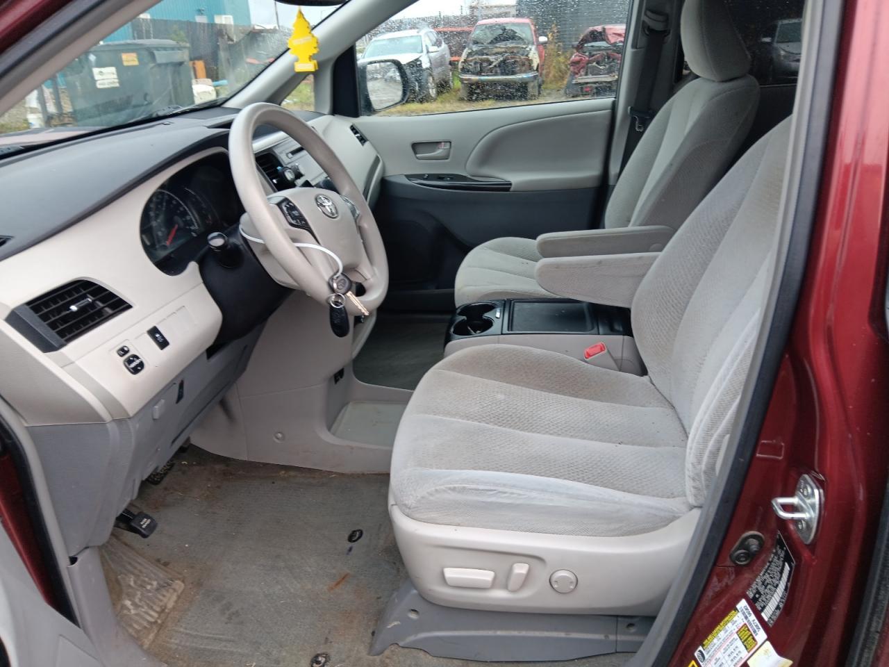 2014 TOYOTA SIENNA