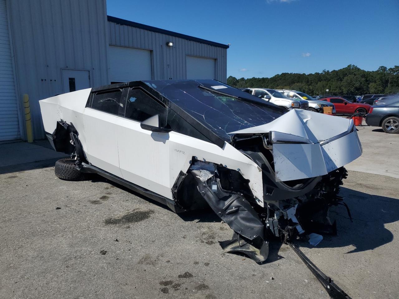 2024 TESLA Cybertruck