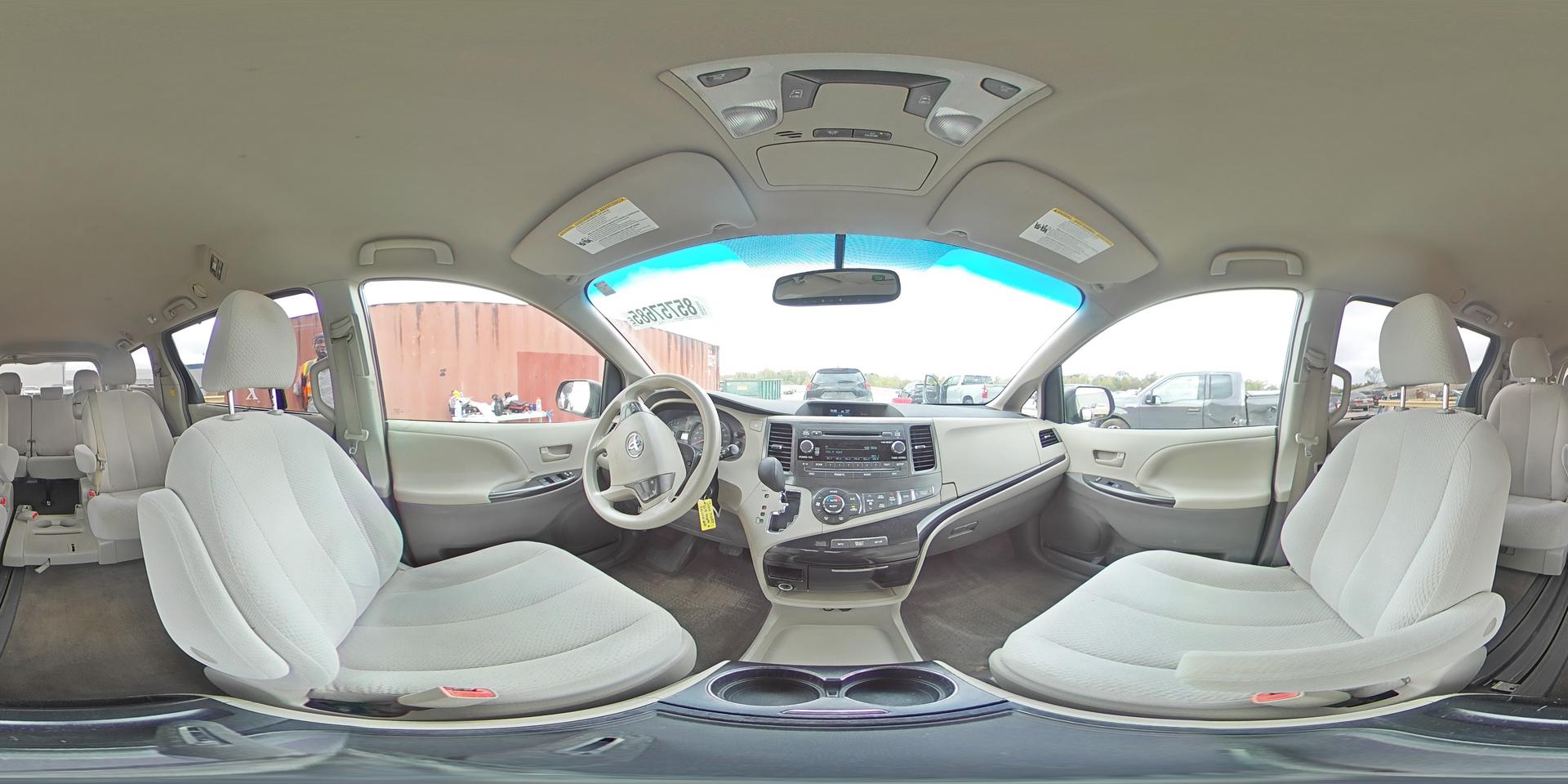 2013 TOYOTA SIENNA