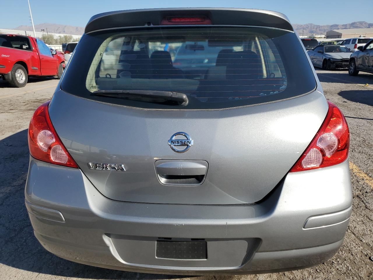 2011 NISSAN VERSA