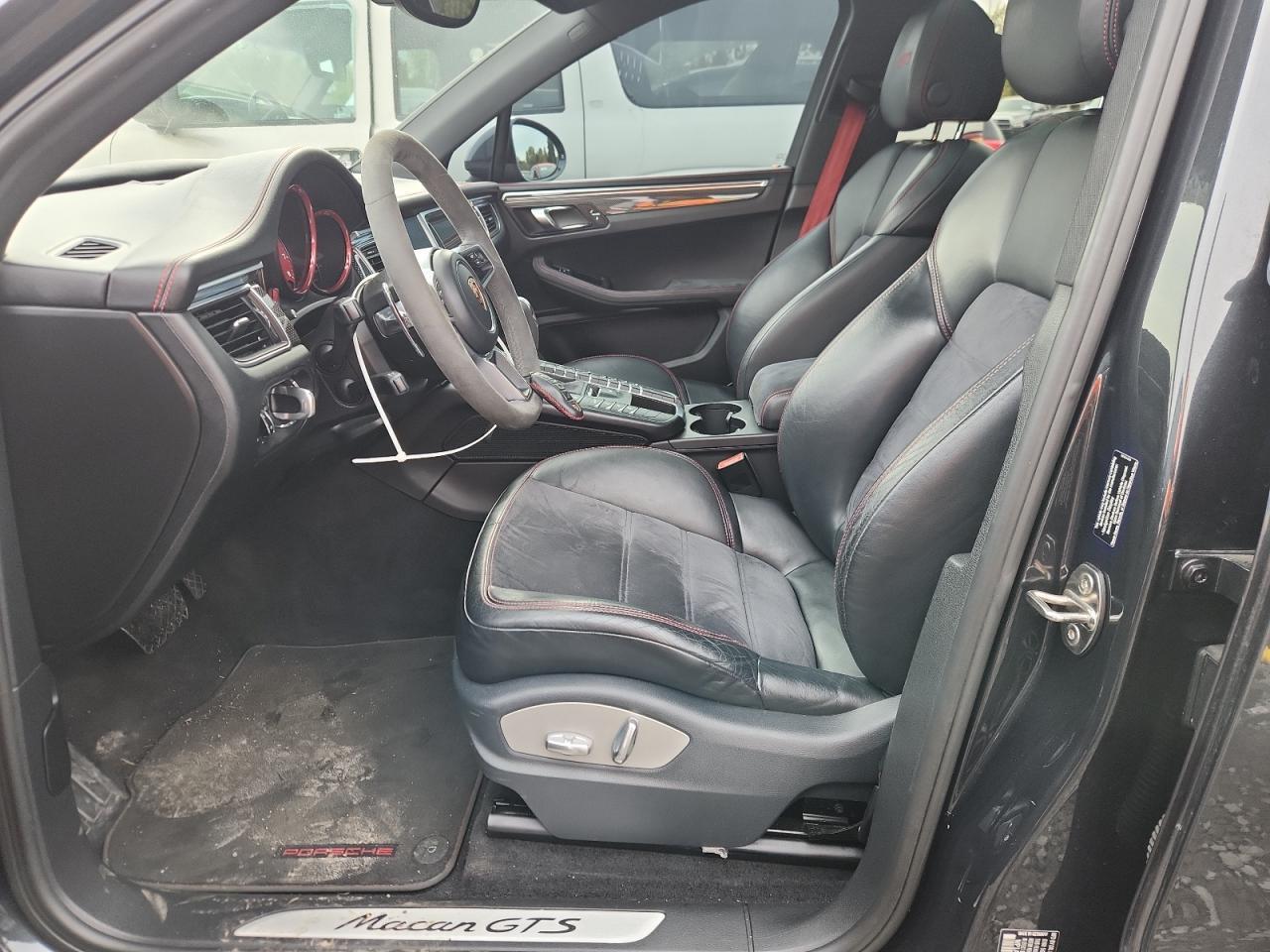 2017 PORSCHE Macan