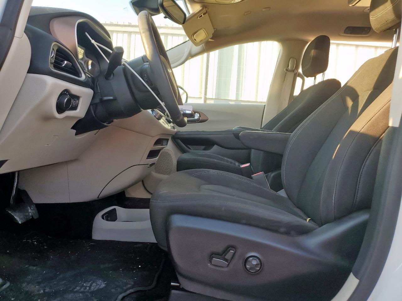 2023 CHRYSLER Voyager